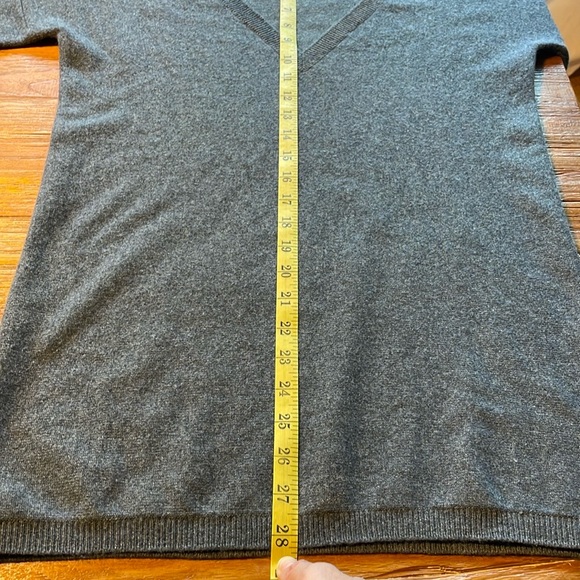 Demylee, cashmere charcoal tunic, size small - Picture 6 of 8